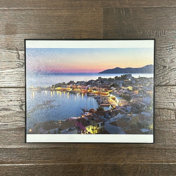 Picture Frame with Picture Inside - Picture 1 of 2